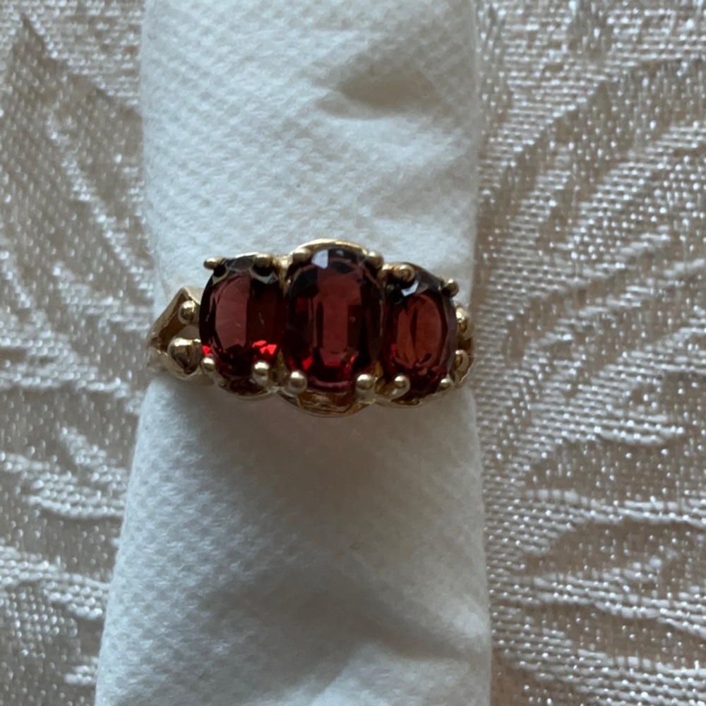 10k gold garnet ring